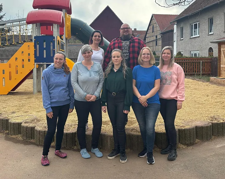 Bild mit 7 Personen, Frauen und Männer